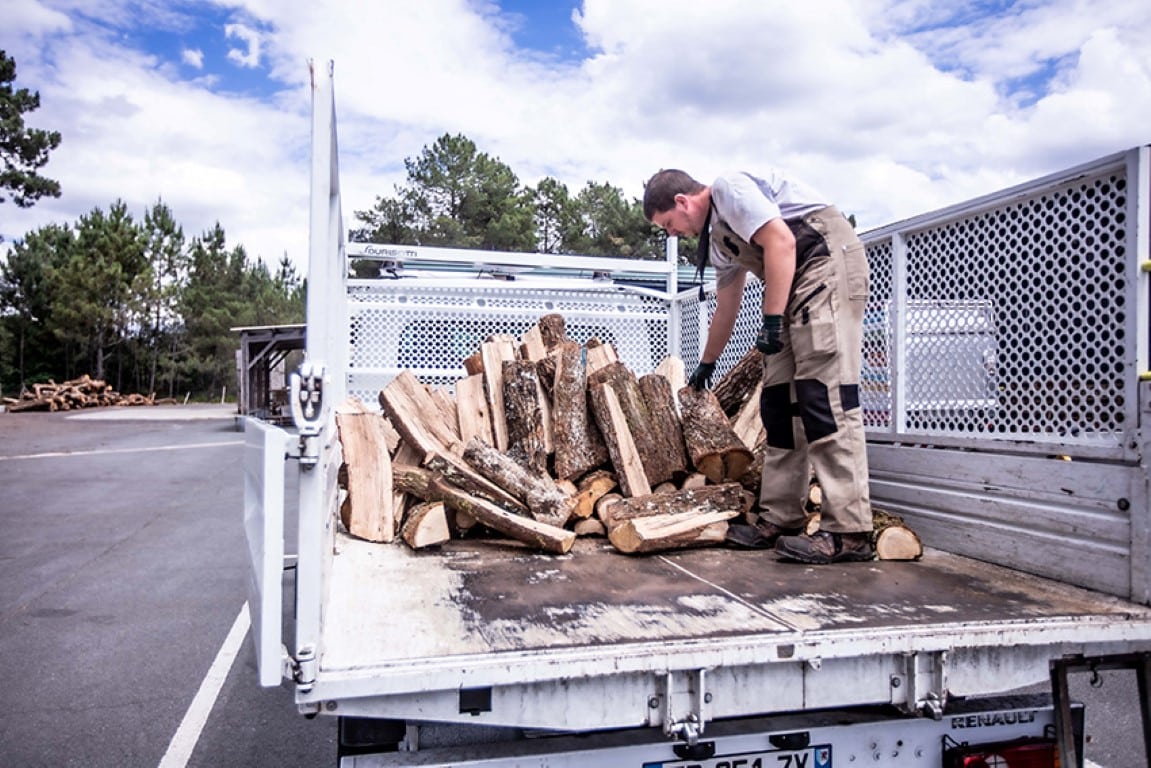 Bûches dans un camion