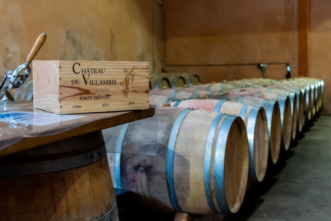 Tonneaux de vin rouge du château de Villambis