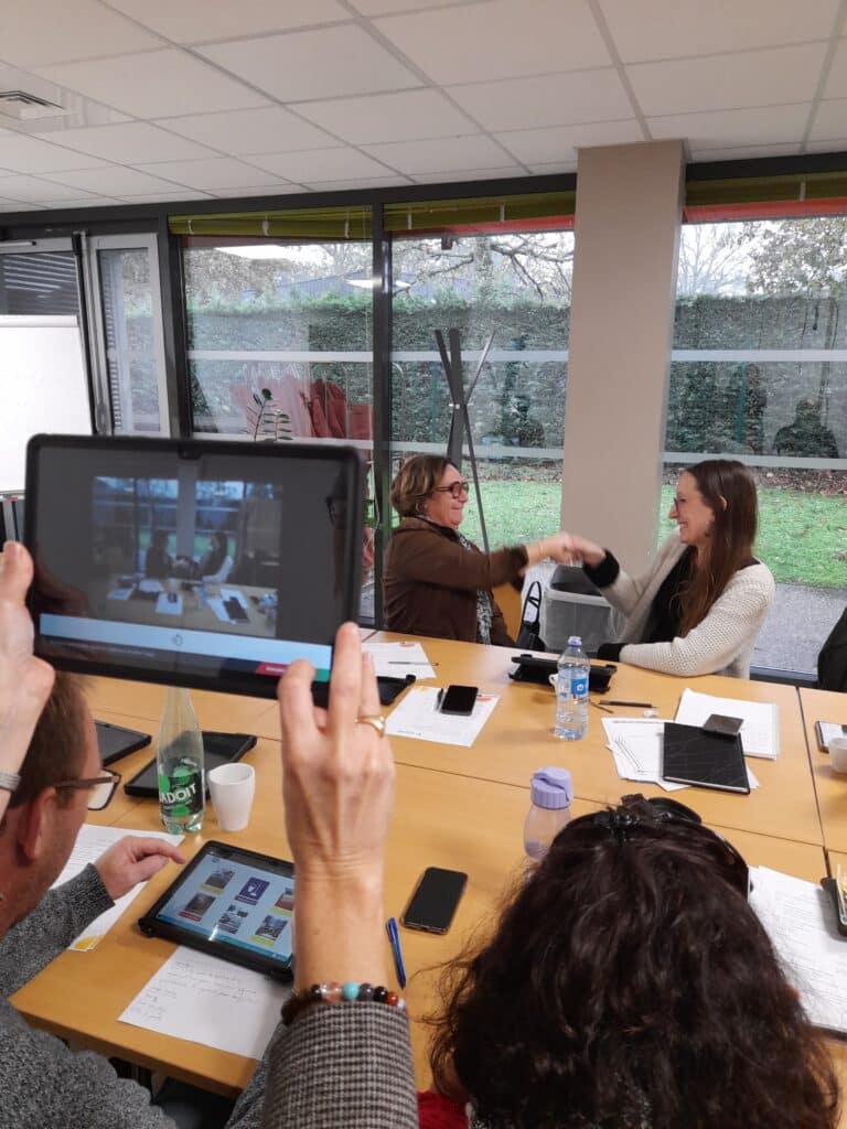 professionnelles prenant en main le logiciel